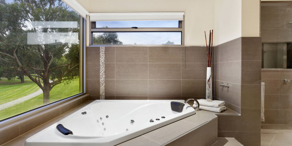 Bath - Oakleigh East Residential Builders
